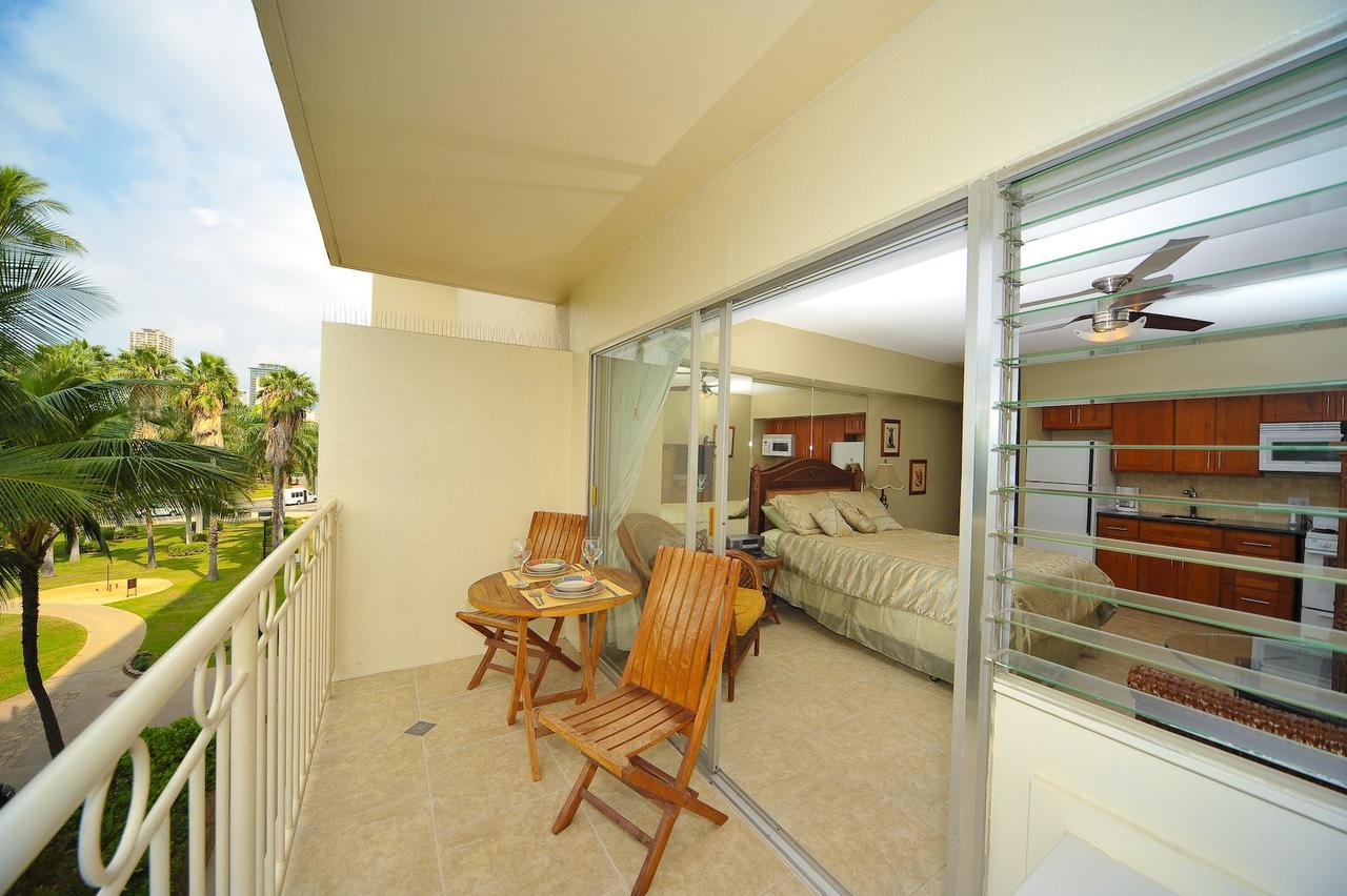 Waikiki Shore Beachfront Honolulu Exterior photo